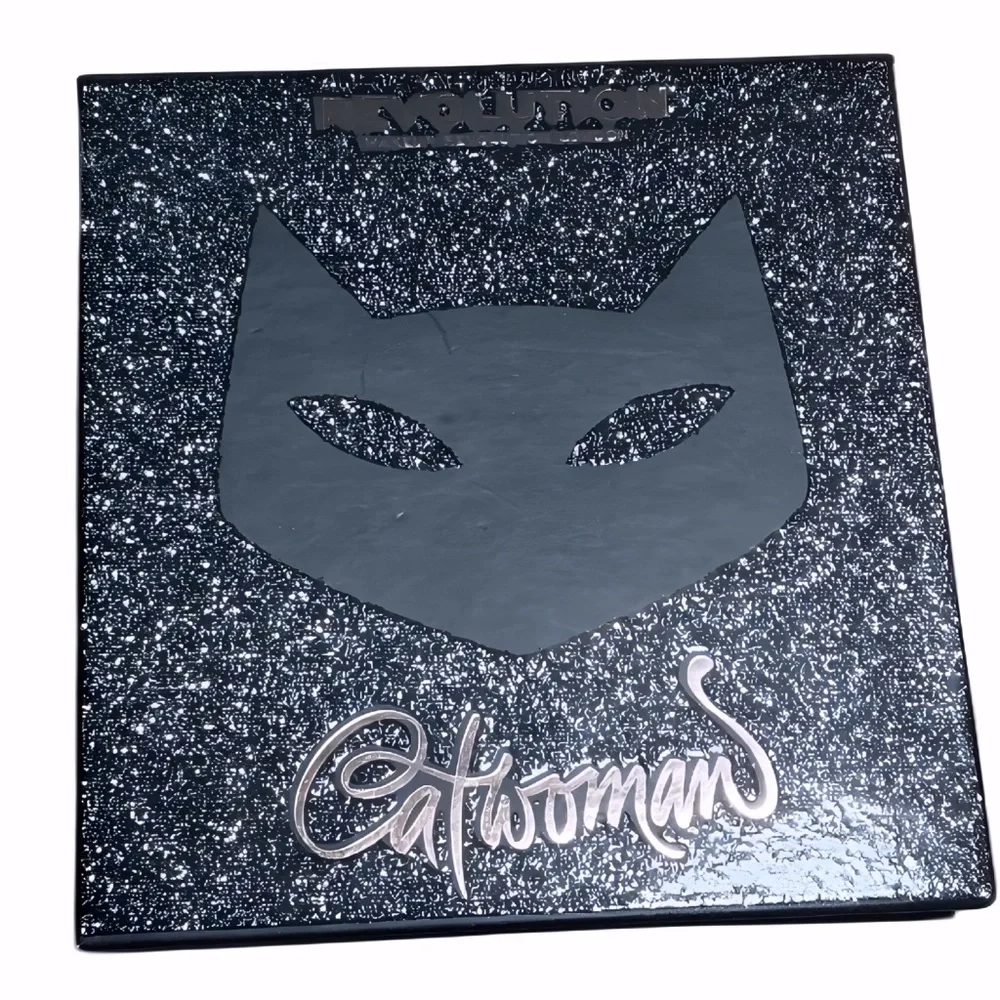 Catwoman Small Eyeshadow Palette, Revolution, 9 Shades, Mattes Shimmer, New Nwob